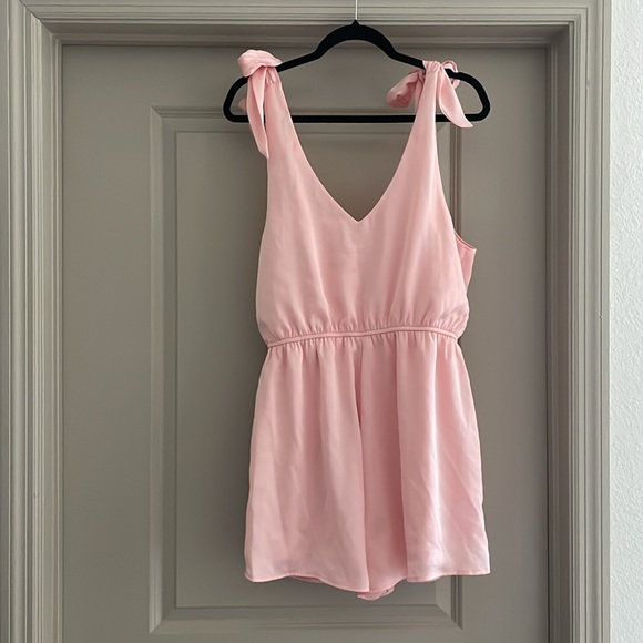 Pink Romper with bow straps - Picture 4 of 4